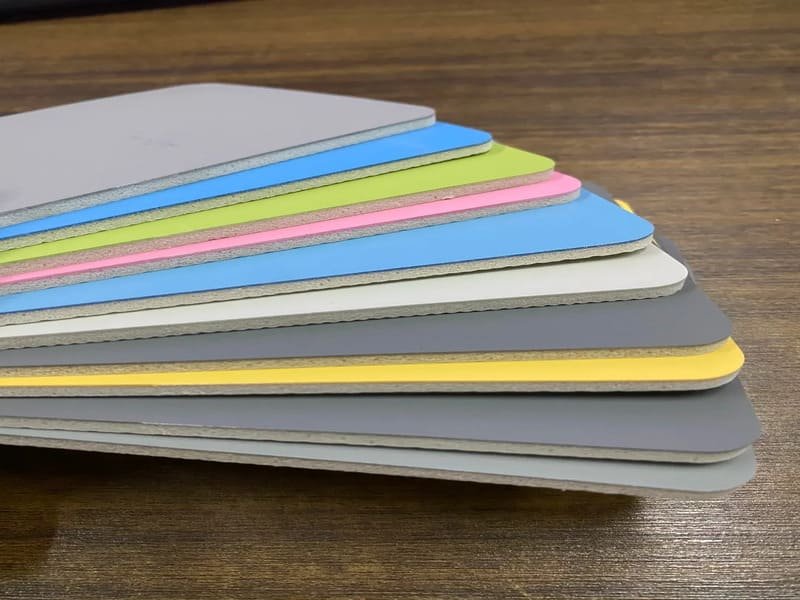Wygodna, elastyczna podłoga z PVC w przedpokoju mieszkania